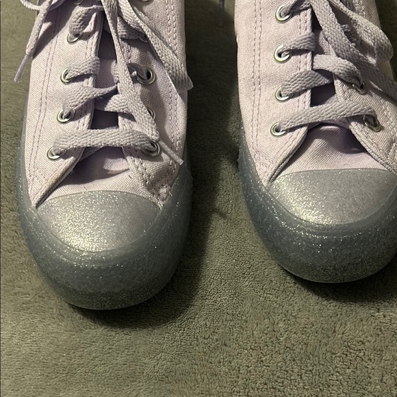 Converse Lavender Sneakers with silver Glitter Soles like new - Picture 2 of 7